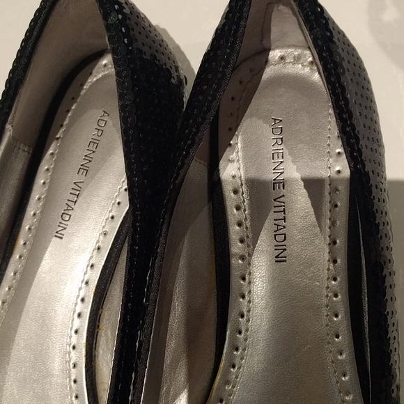 🌺🌸 Beautiful flats by Adrienne Vittadini - Picture 5 of 6